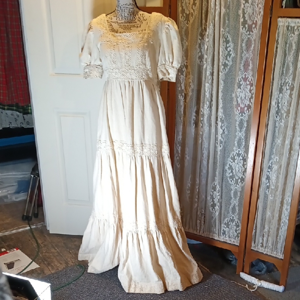 Vintage  Wedding Dress Oatmeal/Cream Colored Lace With Sewn in Lining